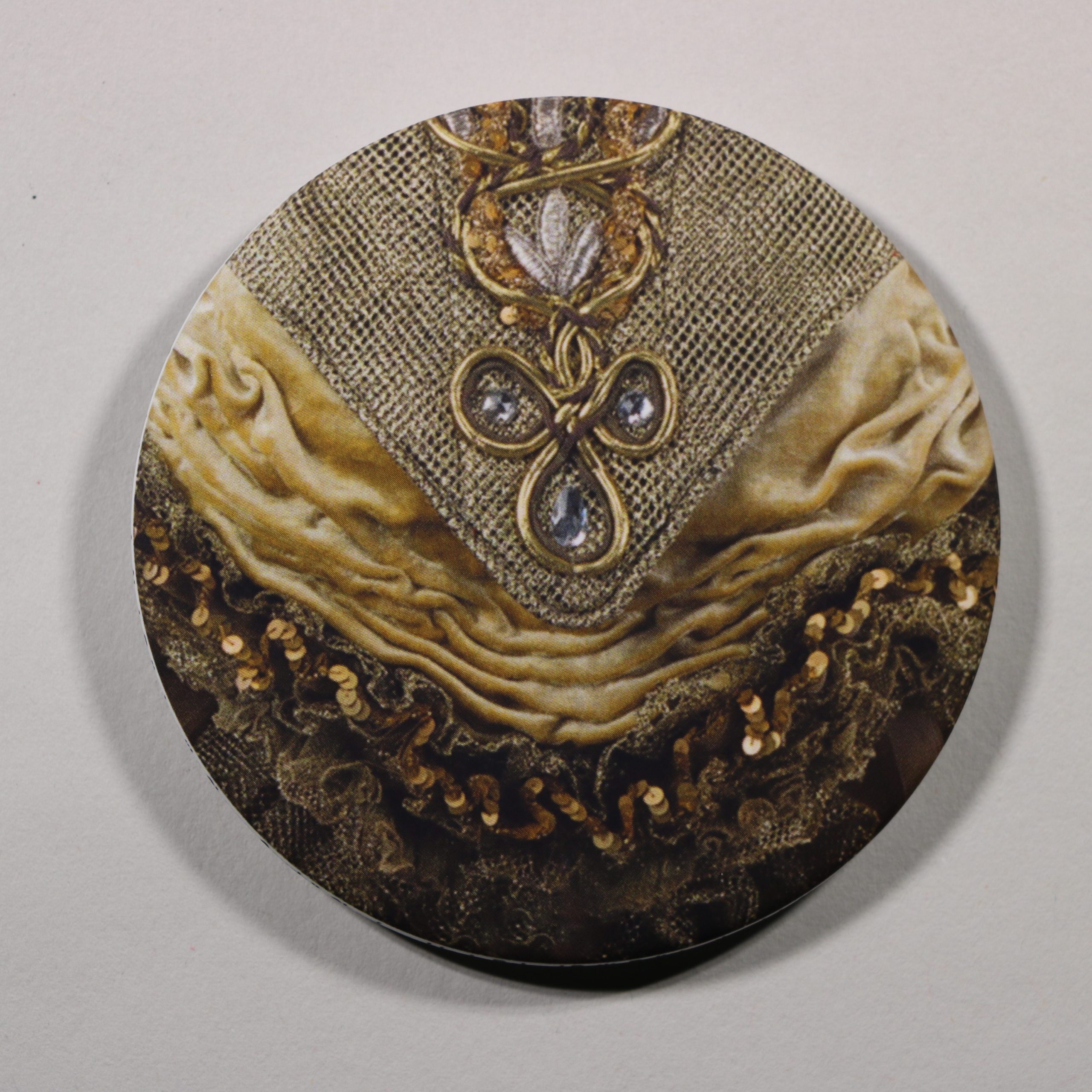 Magnet détail costume Bella BNM