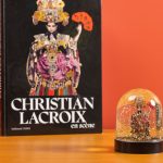 Boule à paillettes - création M. Christian Lacroix
